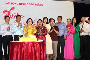 Lãnh đạo tỉnh Sóc Trăng cùng người dân xa quê tại buổi họp mặt ngày 28-1