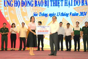Ngân hàng Chính sách xã hội - Chi nhánh Sóc Trăng tham gia sẻ chia cùng đồng bào bị thiệt hại do bão lũ