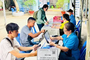 BHXH TP Thủ Đức (TPHCM) tư vấn, hỗ trợ người dân tham gia BHXH tự nguyện, BHYT hộ gia đình