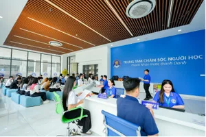 Đông đảo thí sinh đến VHU để đăng ký dự tuyển và tham gia chương trình myU