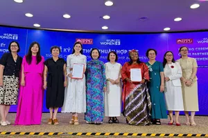 Bà Lê Hồng Thủy Tiên tại lễ ký kết