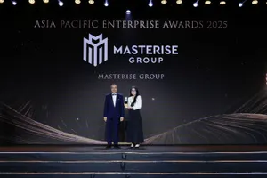 Đại diện Masterise Group nhận giải thưởng Corporate Excellence Award tại lễ trao giải Asia Pacific Enterprise Awards 2025