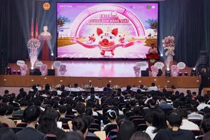 Sự kiện thu hút gần 800 người tham dự bao gồm bác sĩ thú y, cán bộ kỹ thuật, chủ trang trại, giảng viên, và sinh viên trong ngành