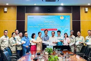 Công đoàn, Đoàn Thanh niên Nhà máy Đạm Phú Mỹ đóng góp ủng hộ các khu vực bị ảnh hưởng nặng nề