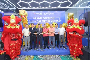 Đại diện lãnh đạo Tập đoàn Sailun và Công ty Lốp xe Sailun Việt Nam trong lễ khai trương cửa hàng Sailun Car Services Việt Trì