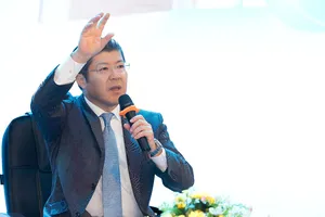 Ông Tsutomu Nara, Tổng giám đốc Ajinomoto Việt Nam giao lưu cùng sinh viên UFM. Ảnh: PV Hữu Hạnh