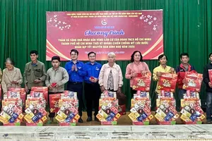 VWS đồng hành chương trình trao quà Tết cho gia đình chính sách, hộ nghèo ở Vĩnh Long