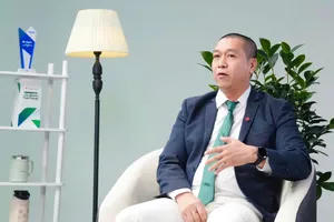 Ông Chử Minh Tuấn, Giám đốc Trung tâm Kinh doanh số & Phát triển đối tác VPBankSME, chia sẻ cách ngân hàng tích hợp tài chính nhúng vào hệ sinh thái số của doanh nghiệp