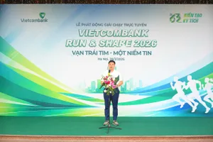 Ông Hồng Quang, Thành viên HĐQT, Chủ tịch Công đoàn Vietcombank phát biểu khai mạc Giải chạy