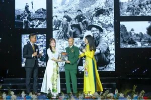 Cuộc gặp gỡ đầy cảm xúc giữa Cựu chiến binh Lê Xuân Chinh và chị Đoàn Thu Giang