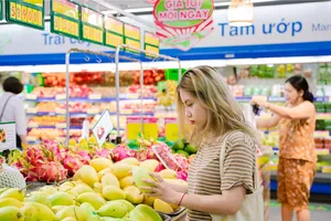 Saigon Co.op tăng cường trái cây nhập khẩu và nội địa đồng loạt giảm giá, phục vụ nhu cầu giải nhiệt mùa hè