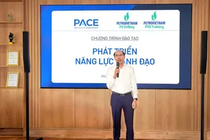 Ông Đỗ Danh Rạng, Phó Tổng giám đốc PV Drilling phát biểu tại khóa học đầu tiên