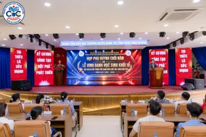 Quang cảnh chương trình họp phụ huynh cuối năm và lễ vinh danh học sinh khối 10 năm học 2025-2026