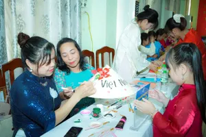 Coca-Cola đồng hành cùng làng nón hơn 100 tuổi chuyển đổi số và sáng tạo nghệ thuật