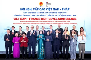 Hội nghị cấp cao với sự tham dự của lãnh đạo Đảng, Nhà nước, Chính phủ, Quốc hội; lãnh đạo các ban, bộ, ngành Trung ương; Bộ Y tế Việt Nam; Đại sứ quán Cộng hòa Pháp tại Việt Nam; đại diện Tổ chức Y tế Thế giới (WHO), Quỹ Nhi đồng Liên Hợp Quốc (UNICEF); các chuyên gia, nhà khoa học, Tập đoàn Dược phẩm Sanofi và Công ty Vaccine Việt Nam (VNVC)