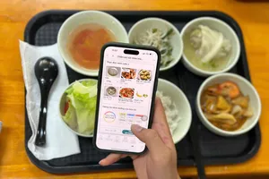 Người lao động tại Ajinomoto chủ động theo dõi giá trị dinh dưỡng bữa ăn hằng ngày bằng phần mềm