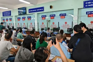 Người lao động thực hiện thủ tục hưởng bảo hiểm thất nghiệp, đồng thời được tư vấn, giới thiệu việc làm và chính sách hỗ trợ đào tạo nghề tại Trung tâm Dịch vụ việc làm TPHCM