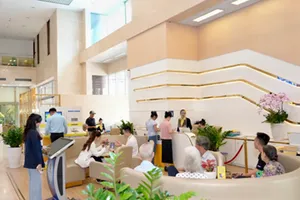 Khách hàng giao dịch tại Nam A Bank