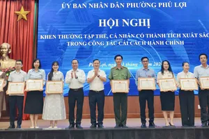 Các tập thể, cá nhân có thành tích xuất sắc trong công tác cải cách hành chính 6 tháng đầu năm 2026 nhận khen thưởng