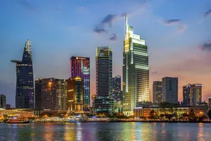 Vietcombank Tower tại Công trường Mê Linh, khu vực từng là cửa ngõ giao thương của Sài Gòn và ngày nay là một trong những lõi tài chính – thương mại quan trọng nhất TPHCM