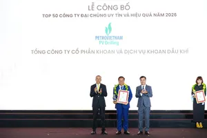 Chủ tịch HĐQT PV Drilling Mai Thế Toàn, Đại diện Tổng công ty nhận vinh danh Top 50 Công ty Đại chúng uy tín và hiệu quả (VIX50) năm 2026