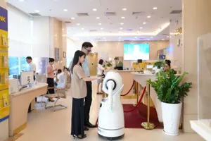 Khách hàng giao dịch tại Nam A Bank