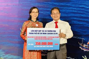 Saigon Co.op trao 350 triệu đồng ủng hộ Quỹ “Vì biển đảo quê hương - Vì tuyến đầu Tổ quốc” TPHCM năm 2026, góp thêm nguồn lực chăm lo cán bộ, chiến sĩ và người dân nơi biên giới, biển đảo.