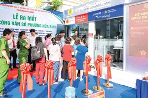 Người dân trải nghiệm dịch vụ y tế thông minh tại Trạm Công dân số
