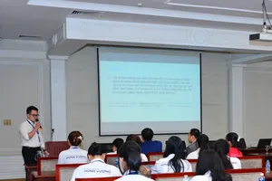 Sinh viên Đại học Tài chính - Marketing và Đại học Hùng Vương tìm hiểu về thị trường chứng khoán tại HOSE