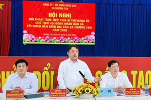 Ông Nguyễn Thanh Lâm, Bí thư Đảng ủy, Chủ tịch HĐND xã Thường Tân, phát biểu kết luận tại hội nghị đối thoại với nhân dân