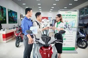 Khách hàng từ 18-20 tuổi được FE CREDIT ưu đãi lãi suất khi trả góp mua xe máy, điện thoại và điện máy