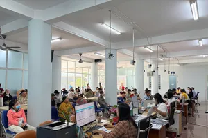 Đông đảo người lao động tham gia sàn giao dịch việc làm tại Trụ sở 3, Trung tâm Dịch vụ việc làm TPHCM