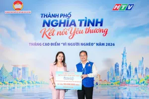 Đại diện VWS trao bảng tượng trưng ủng hộ 50 triệu đồng vào Quỹ “Vì người nghèo” TPHCM, hưởng ứng Tháng cao điểm “Vì người nghèo” năm 2026