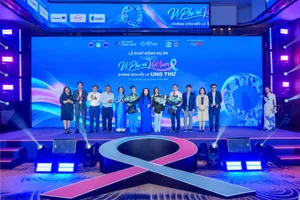 Phát động dự án “Vì phụ nữ Việt Nam - Không còn nỗi lo ung thư”, đánh dấu bước tiến trong đồng hành cùng phụ nữ Việt trong chủ động chăm sóc sức khỏe, tăng cường nhận thức về phát hiện sớm nguy cơ ung thư. Ảnh: Trần Anh