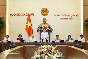 国会主席陈青敏主持会议并致开幕词。图片来源：越通社
