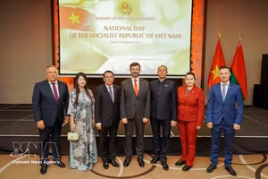 白俄罗斯共产党领导出席越南国庆招待会。图自越通社