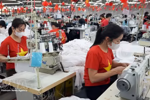 越南纺织品服装出口位居全国前列。图自越通社