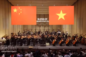 中越和鸣专场音乐会在河内剑湖剧院举行。图自越通社