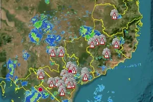 10月3日下午，南部地区正在形成对流雷雨云团。图：气象水文局下午3时天气雷达画面截图