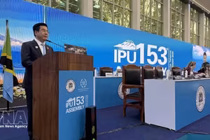 党中央委员、国会副主席阮鸿延在各国议会联盟第153届大会（IPU-153）高级别一般性辩论上发言。图自越通社
