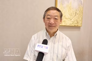 中国（昆明）南亚东南亚研究院名誉所长朱振明教授接受越通社记者的采访。图自越通社