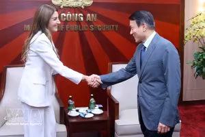 党中央政治局委员、公安部长梁三光大将会见爱立信越南公司总裁兼首席执行官丽塔·莫克贝尔 图自越通社