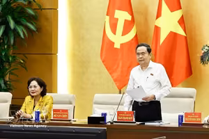党中央政治局委员、国会党委书记、国会主席陈青敏发表讲话。图自越通社