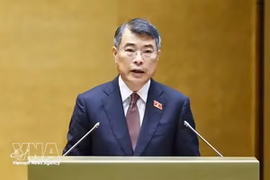 党中央政治局委员、政府总理黎明兴作关于2026年经济社会发展计划执行情况及2027年计划预期的报告 图自越通社