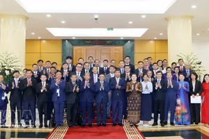 双方代表合影。图自越通社