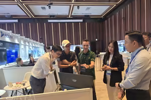 与会代表进行交流。图自越通社