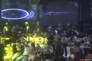 Công an TPHCM đồng loạt kiểm tra 3 quán bar, phát hiện 186 người dương tính ma tuý