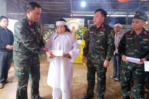 Quân khu 7 thăm, hỗ trợ các gia đình có nạn nhân tử vong do thiên tai tại Lâm Đồng