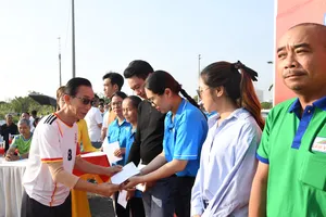 Phường Phú Thuận: Khai mạc giải bóng đá chăm lo Tết cho người dân