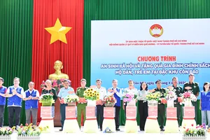 Nhiều chương trình an sinh xã hội, tặng quà cho chiến sĩ, ngư dân tại đặc khu Côn Đảo